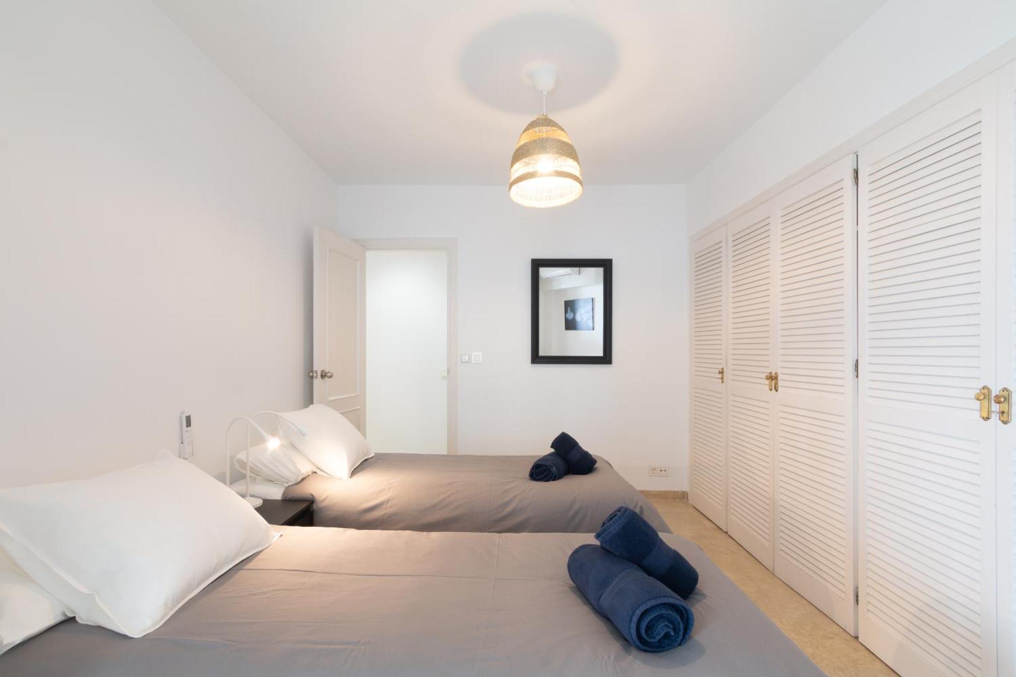 Large Del Mar Apartament
